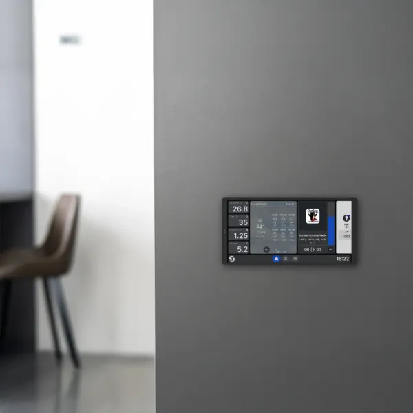 Shelly Touch-sensitive 6.95” color display