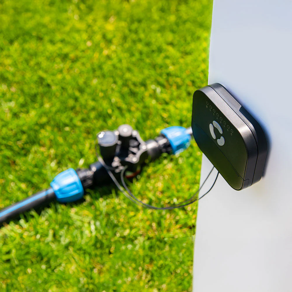 FrankEver-Smart-Sprinkler-Controller-FK-06X-lifestyle-image2_54a7a055-b294-44d5-9358-67f203bdcefd.jpg